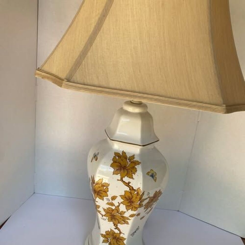 Vintage Ceramic Ginger Jar Table Lamp – Gold Floral & Butterfly, Beige Shade
